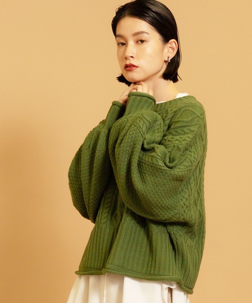 CIENA（シエナ）の「ボリュームスリーブケーブルニット（ニット/セーター・レディース・オフホワイト/チャコール/ベージュ/グリーン・FREE）」の8枚目の写真