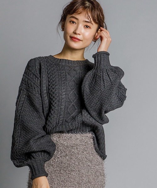 CIENA（シエナ）の「ボリュームスリーブケーブルニット（ニット/セーター・レディース・オフホワイト/チャコール/ベージュ/グリーン・FREE）」の20枚目の写真