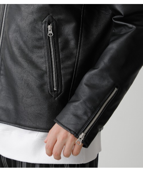 AZUL by moussy（アズールバイマウジー）の「FAUX LEATHER SINGLE RIDERS/フェイクレザーシングルライダース（ライダースジャケット・メンズ・ブラック・SMALL/MEDIUM/LARGE/X-LARGE）」の10枚目の写真