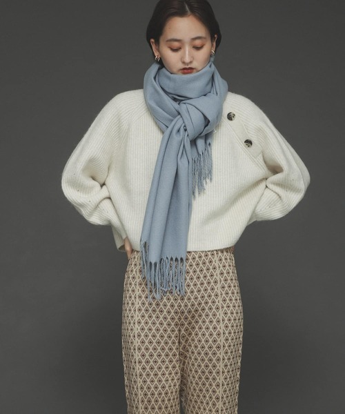 SENSE OF PLACE by URBAN RESEARCH(センスオブプレイスバイアーバンリサーチ)の「無地ストール(マフラー・レディース・ライトベージュ/ブラック/イエロー/ベージュ/グレー/ライトブルー/パープル/カーキ/パープル系その他/アイボリー・ONE)」の8枚目の写真
