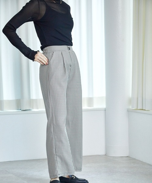 ECRIRE（エクリール）の「ワンタックチェックパンツ（その他パンツ・レディース・ブラック/ブラウン/ベージュ・M）」の2枚目の写真