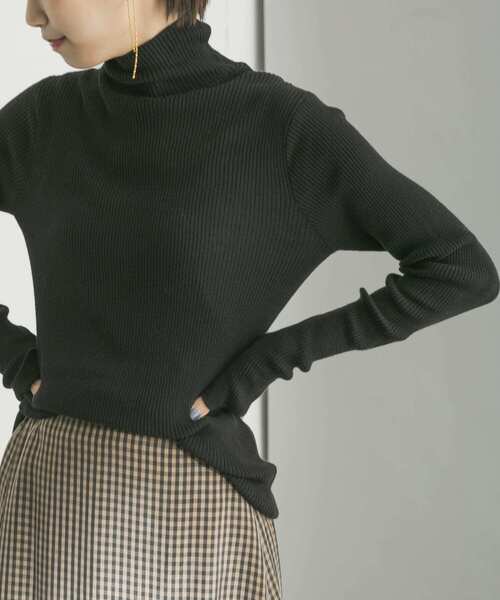 URBAN RESEARCH(アーバンリサーチ)の「『UR TECH』 ハイネックリブニット(ニット/セーター・レディース・ブラック/レッド/オフホワイト/グレー系その他/キャメル・FREE)」の3枚目の写真