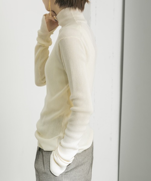 URBAN RESEARCH(アーバンリサーチ)の「『UR TECH』 ハイネックリブニット(ニット/セーター・レディース・ブラック/レッド/オフホワイト/グレー系その他/キャメル・FREE)」の15枚目の写真
