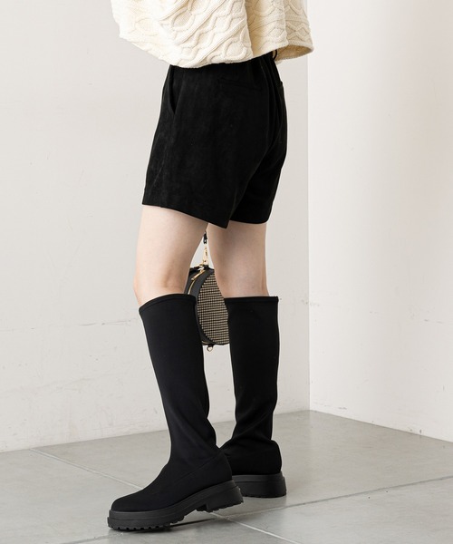 Chico(チコ)の「【新色追加】ハイウエストスエードショートパンツ(その他パンツ・レディース・ブラック/ブラウン/アイボリー・FREE)」の8枚目の写真
