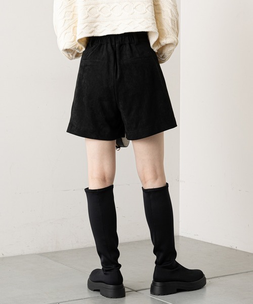 Chico(チコ)の「【新色追加】ハイウエストスエードショートパンツ(その他パンツ・レディース・ブラック/ブラウン/アイボリー・FREE)」の9枚目の写真