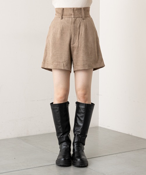 Chico(チコ)の「【新色追加】ハイウエストスエードショートパンツ(その他パンツ・レディース・ブラック/ブラウン/アイボリー・FREE)」の10枚目の写真