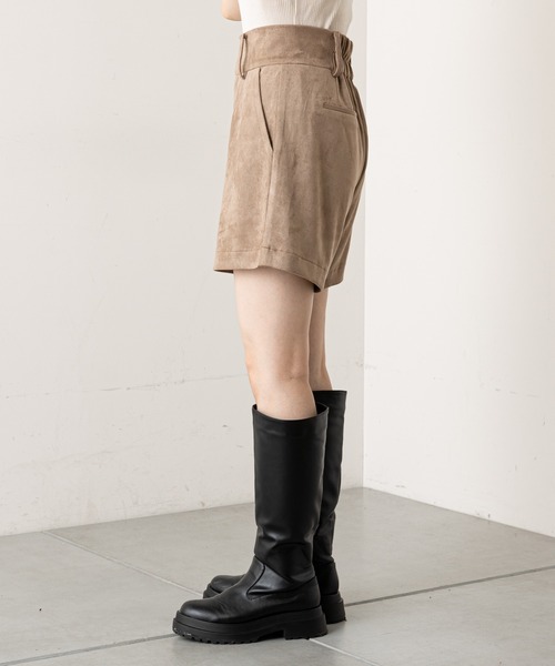 Chico(チコ)の「【新色追加】ハイウエストスエードショートパンツ(その他パンツ・レディース・ブラック/ブラウン/アイボリー・FREE)」の11枚目の写真
