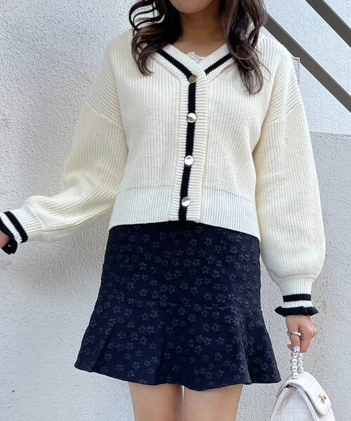 MAJESTIC LEGON（マジェスティックレゴン）の「バイカラーラインニットカーディガン（カーディガン/ボレロ・レディース・アイボリー/グリーン/ネイビー・MEDIUM）」の4枚目の写真