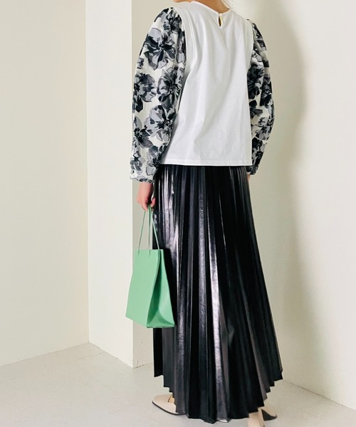 TEVALT(ヴァレット)の「BIGフラワープリントバナナスリーブトップス(Tシャツ/カットソー・レディース・ネイビー/アイボリー・38)」の14枚目の写真