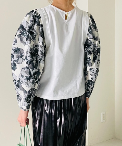 TEVALT(ヴァレット)の「BIGフラワープリントバナナスリーブトップス(Tシャツ/カットソー・レディース・ネイビー/アイボリー・38)」の11枚目の写真