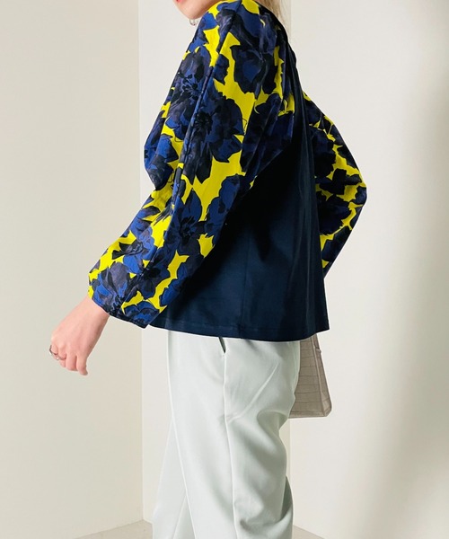 TEVALT(ヴァレット)の「BIGフラワープリントバナナスリーブトップス(Tシャツ/カットソー・レディース・ネイビー/アイボリー・38)」の9枚目の写真