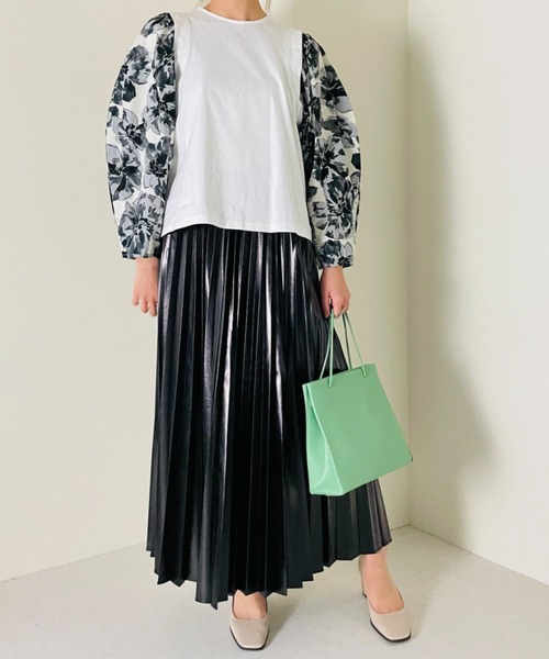 TEVALT(ヴァレット)の「BIGフラワープリントバナナスリーブトップス(Tシャツ/カットソー・レディース・ネイビー/アイボリー・38)」の17枚目の写真