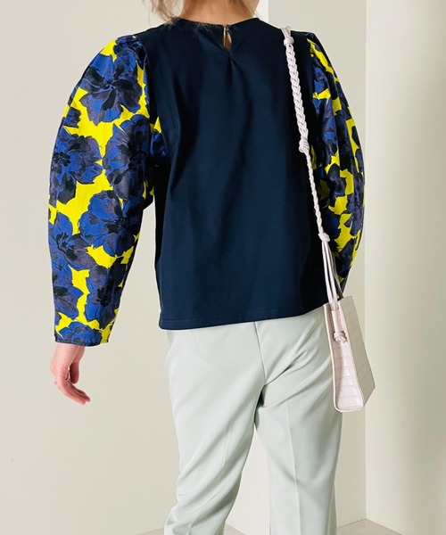 TEVALT(ヴァレット)の「BIGフラワープリントバナナスリーブトップス(Tシャツ/カットソー・レディース・ネイビー/アイボリー・38)」の19枚目の写真