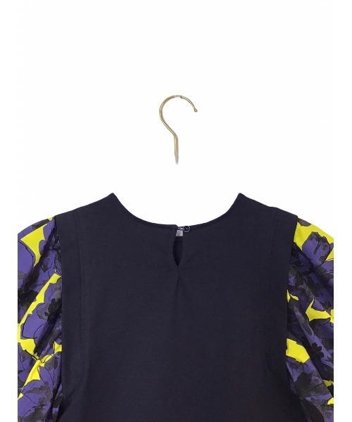 TEVALT(ヴァレット)の「BIGフラワープリントバナナスリーブトップス(Tシャツ/カットソー・レディース・ネイビー/アイボリー・38)」の10枚目の写真