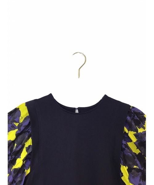 TEVALT(ヴァレット)の「BIGフラワープリントバナナスリーブトップス(Tシャツ/カットソー・レディース・ネイビー/アイボリー・38)」の6枚目の写真