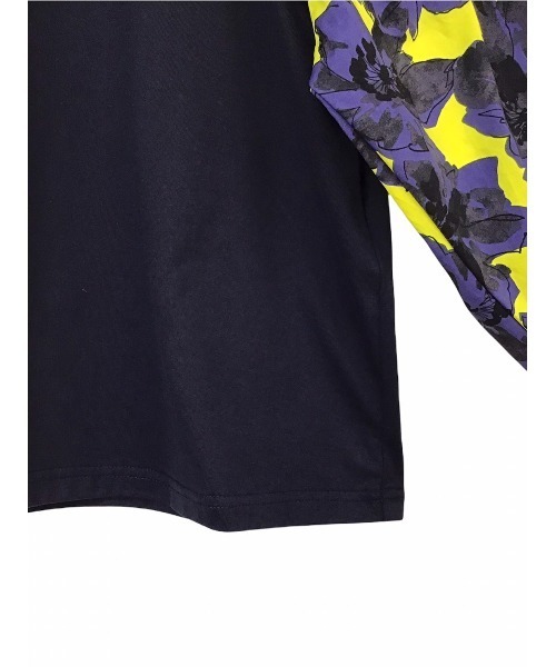 TEVALT(ヴァレット)の「BIGフラワープリントバナナスリーブトップス(Tシャツ/カットソー・レディース・ネイビー/アイボリー・38)」の20枚目の写真