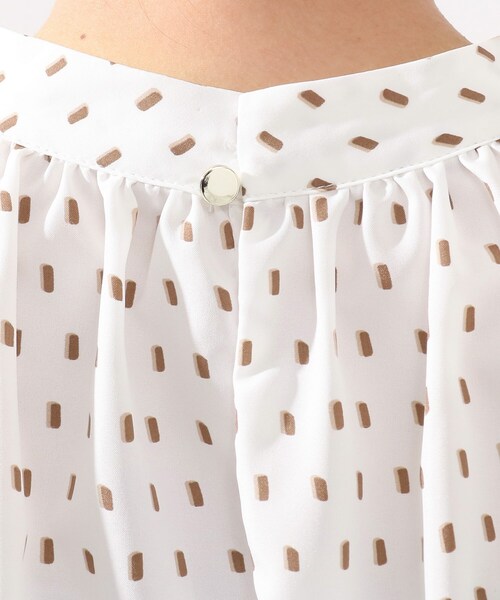 DRESKIP（ドレスキップ）の「◆ハイネックギャザーブラウス（シャツ/ブラウス・レディース・サンドベージュ/ホワイト系3/ブラック系/グリーン系・02/03/04）」の9枚目の写真