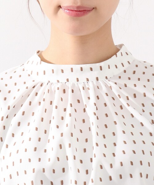 DRESKIP（ドレスキップ）の「◆ハイネックギャザーブラウス（シャツ/ブラウス・レディース・サンドベージュ/ホワイト系3/ブラック系/グリーン系・02/03/04）」の10枚目の写真