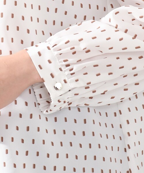 DRESKIP（ドレスキップ）の「◆ハイネックギャザーブラウス（シャツ/ブラウス・レディース・サンドベージュ/ホワイト系3/ブラック系/グリーン系・02/03/04）」の11枚目の写真