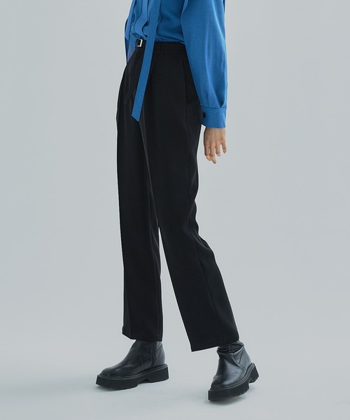 UNITED TOKYO（ユナイテッドトウキョウ）の「タックストレートパンツ（スラックス・レディース・ブラック/ブルー/アイボリー・1/2/3）」の16枚目の写真