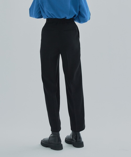 UNITED TOKYO（ユナイテッドトウキョウ）の「タックストレートパンツ（スラックス・レディース・ブラック/ブルー/アイボリー・1/2/3）」の18枚目の写真