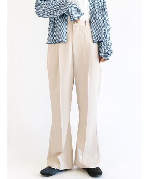 ehka sopo（エヘカソポ）の「センタープレス裾フレアパンツ（その他パンツ・レディース・イエロー/グリーン/ベージュ・ﾌﾘ-）」の2枚目の写真