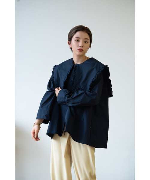 HANNE(アン)の「ビッグカラーフリルブラウス(シャツ/ブラウス・レディース・ホワイト/ネイビー・フリー)」の4枚目の写真