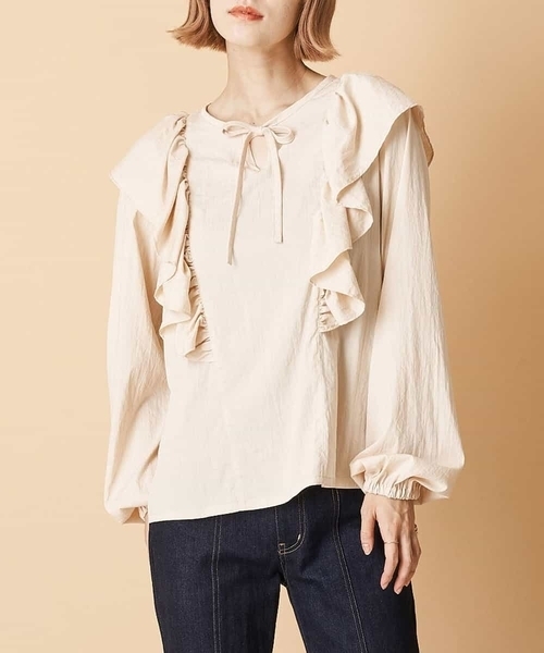 A de a.v.v（アードアー・ヴェ・ヴェ）の「襟リボンフリルブラウス（シャツ/ブラウス・レディース・ホワイト/ベージュ/ブラック・38/36）」の3枚目の写真