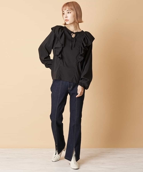 A de a.v.v（アードアー・ヴェ・ヴェ）の「襟リボンフリルブラウス（シャツ/ブラウス・レディース・ホワイト/ベージュ/ブラック・38/36）」の8枚目の写真