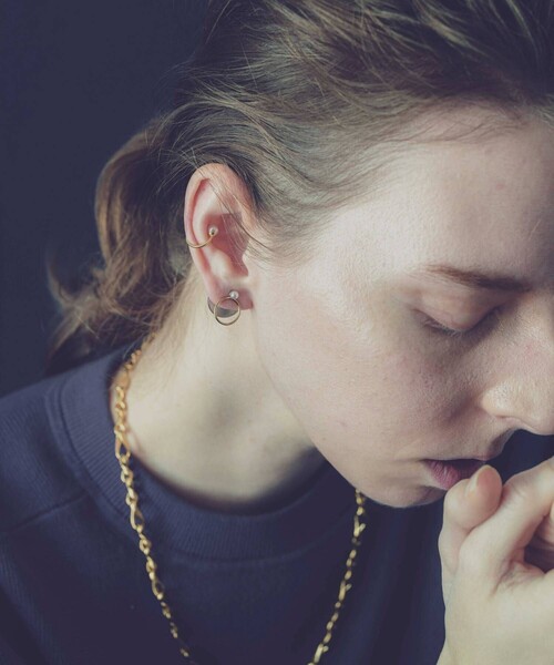 and cloud（アンドクラウド）の「Pearl Earcuff（イヤーカフ・レディース・ブラック/シルバー/イエローゴールド・FREE）」の11枚目の写真