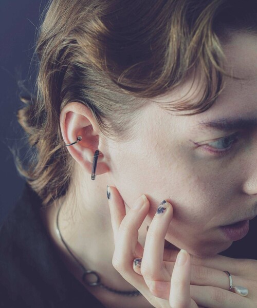 and cloud（アンドクラウド）の「Pearl Earcuff（イヤーカフ・レディース・ブラック/シルバー/イエローゴールド・FREE）」の8枚目の写真