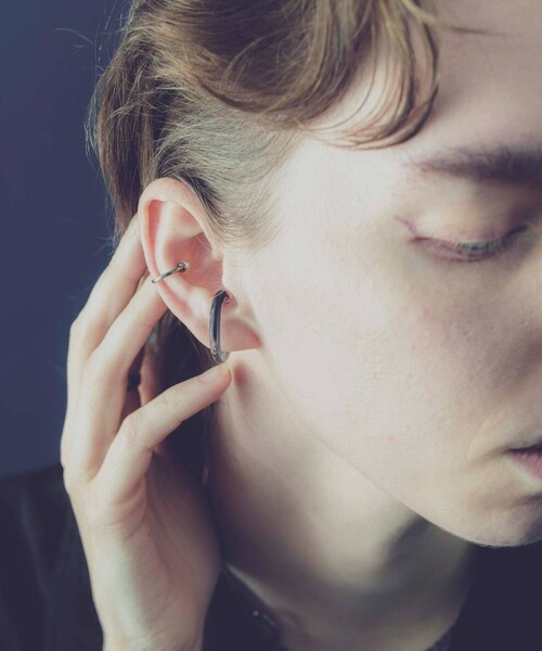 and cloud（アンドクラウド）の「Pearl Earcuff（イヤーカフ・レディース・ブラック/シルバー/イエローゴールド・FREE）」の6枚目の写真