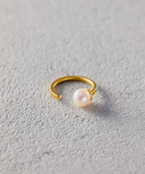 and cloud（アンドクラウド）の「Pearl Earcuff（イヤーカフ・レディース・ブラック/シルバー/イエローゴールド・FREE）」の15枚目の写真