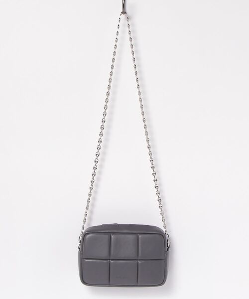 ADD CULUMN（アドカラム）の「ADD CULUMN(アドカラム) PUFF - CROSS BODY CHAIN/チェーンショルダーバッグ（ショルダーバッグ・レディース・イエロー/アイボリー/グレー/ブラック・FREE/F）」の4枚目の写真