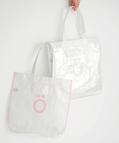 omom sot（オムオムソット）の「リバーシブル レジャー バッグ omom sot（トートバッグ・レディース・ホワイト/ピンク・F）」の3枚目の写真