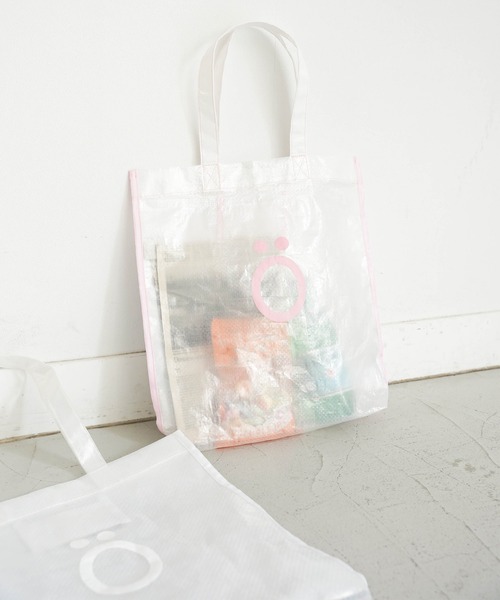 omom sot（オムオムソット）の「リバーシブル レジャー バッグ omom sot（トートバッグ・レディース・ホワイト/ピンク・F）」の4枚目の写真