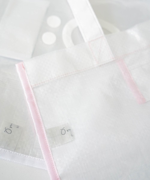 omom sot（オムオムソット）の「リバーシブル レジャー バッグ omom sot（トートバッグ・レディース・ホワイト/ピンク・F）」の7枚目の写真