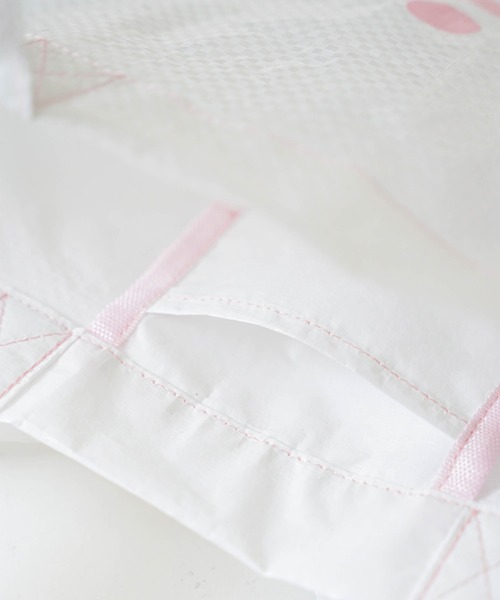 omom sot（オムオムソット）の「リバーシブル レジャー バッグ omom sot（トートバッグ・レディース・ホワイト/ピンク・F）」の10枚目の写真