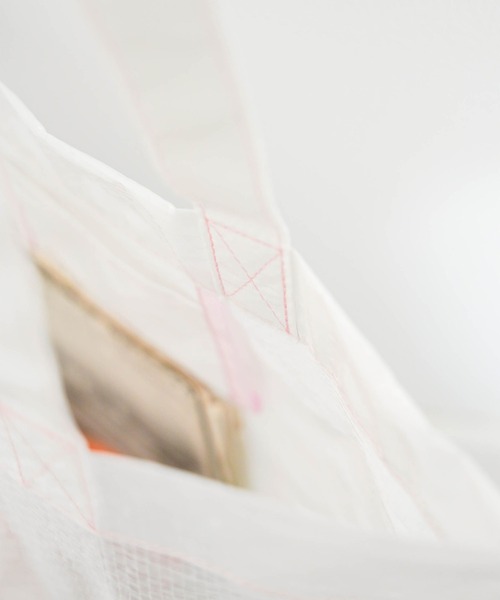 omom sot（オムオムソット）の「リバーシブル レジャー バッグ omom sot（トートバッグ・レディース・ホワイト/ピンク・F）」の11枚目の写真