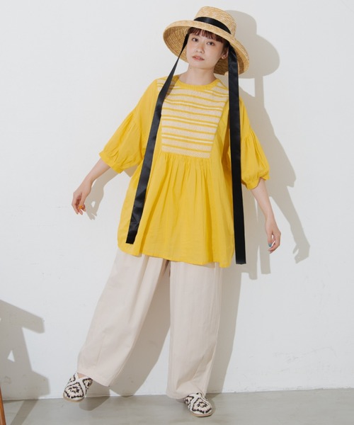 MERLOT（メルロー）の「カラーシャーリング2wayブラウス（シャツ/ブラウス・レディース・ホワイト/イエロー・FREE）」の2枚目の写真