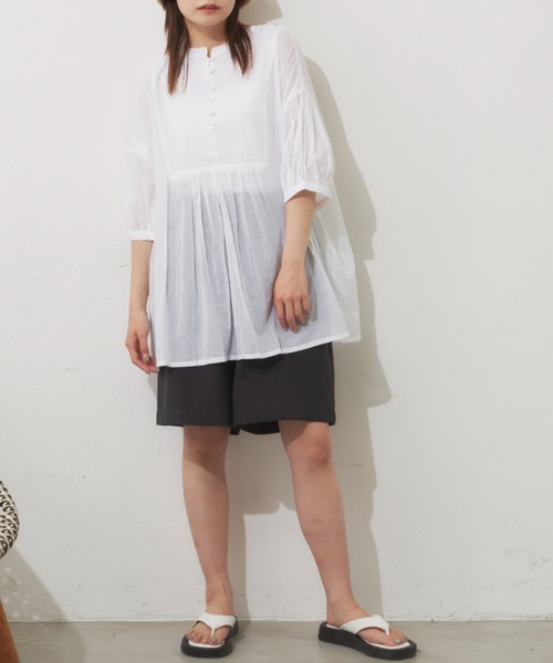 MERLOT（メルロー）の「カラーシャーリング2wayブラウス（シャツ/ブラウス・レディース・ホワイト/イエロー・FREE）」の4枚目の写真