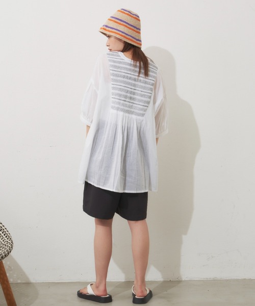 MERLOT（メルロー）の「カラーシャーリング2wayブラウス（シャツ/ブラウス・レディース・ホワイト/イエロー・FREE）」の6枚目の写真