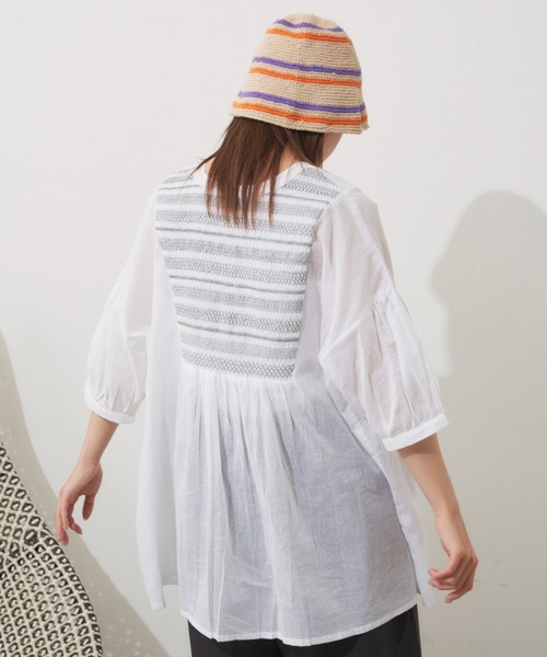 MERLOT（メルロー）の「カラーシャーリング2wayブラウス（シャツ/ブラウス・レディース・ホワイト/イエロー・FREE）」の3枚目の写真