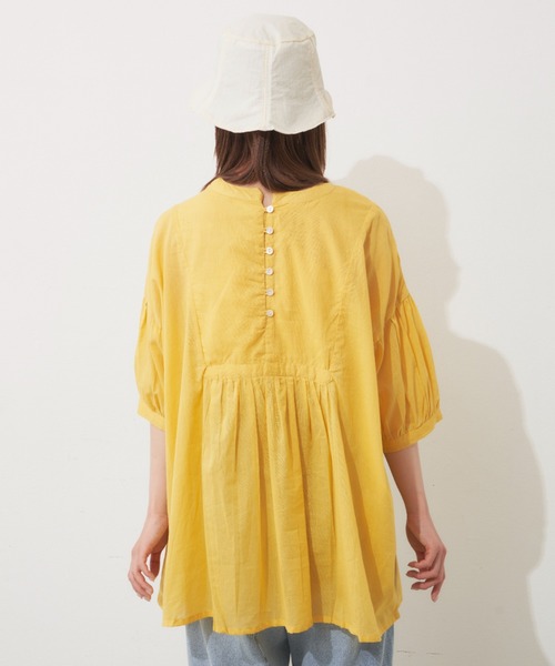 MERLOT（メルロー）の「カラーシャーリング2wayブラウス（シャツ/ブラウス・レディース・ホワイト/イエロー・FREE）」の15枚目の写真