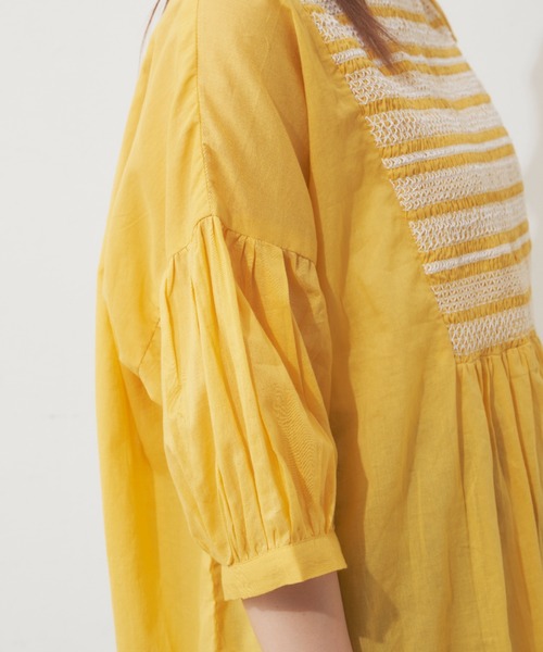 MERLOT（メルロー）の「カラーシャーリング2wayブラウス（シャツ/ブラウス・レディース・ホワイト/イエロー・FREE）」の14枚目の写真