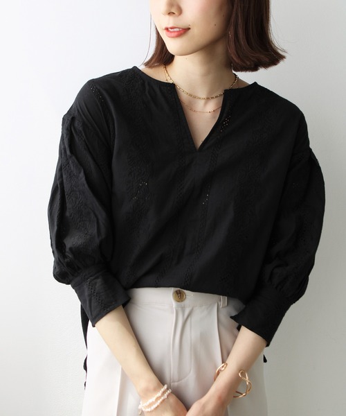 GeeRA(ジーラ)の「キーネック袖ボリュームレースブラウス(シャツ/ブラウス・レディース・ブラック/オフホワイト・MEDIUM/LARGE/X-LARGE)」の2枚目の写真