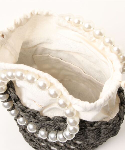 Te chichi(テチチ)の「パールハンドルペーパーバッグ(トートバッグ・レディース・ベージュ/チャコール・フリ-)」の3枚目の写真