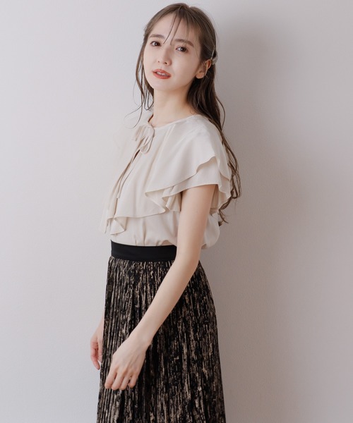 LADYMADE(レディメイド)の「BIGカラー2WAYフレアスリーブブラウス(シャツ/ブラウス・レディース・アイボリー/ベージュ/イエロー×グリーン/ブラック・FREE)」の6枚目の写真