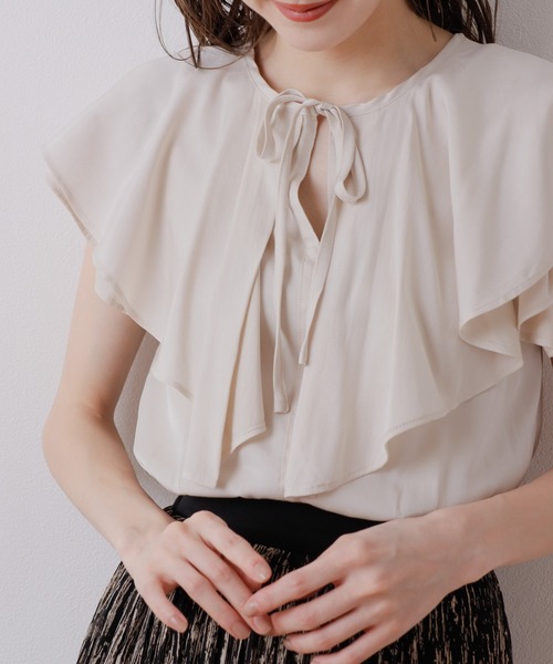 LADYMADE(レディメイド)の「BIGカラー2WAYフレアスリーブブラウス(シャツ/ブラウス・レディース・アイボリー/ベージュ/イエロー×グリーン/ブラック・FREE)」の10枚目の写真