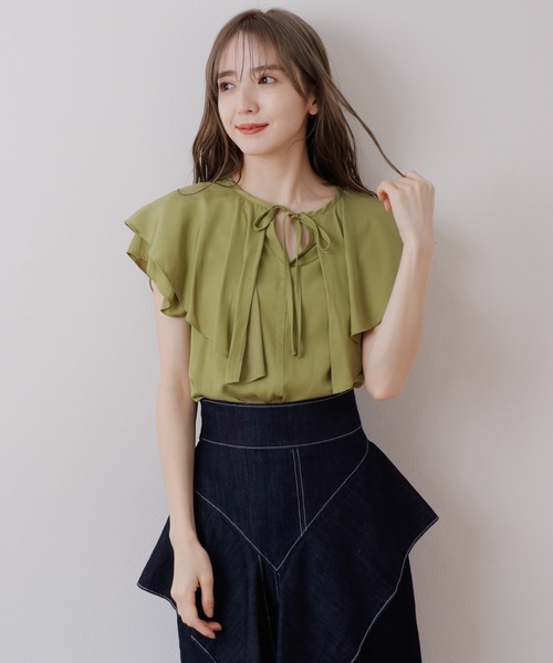 LADYMADE(レディメイド)の「BIGカラー2WAYフレアスリーブブラウス(シャツ/ブラウス・レディース・アイボリー/ベージュ/イエロー×グリーン/ブラック・FREE)」の14枚目の写真